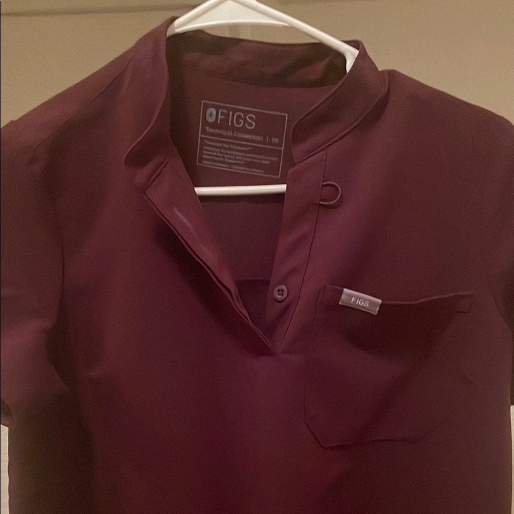 Figs women’s maternity Burgundy scrub top